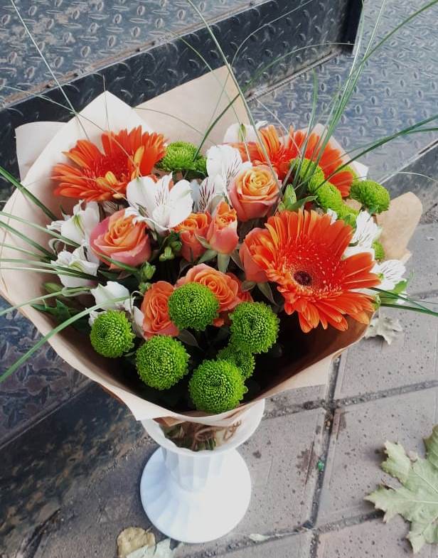 Букет цветов из: Герберы, Хризантемы, Альстромерии и Розы в Воздвиженке Приморский край