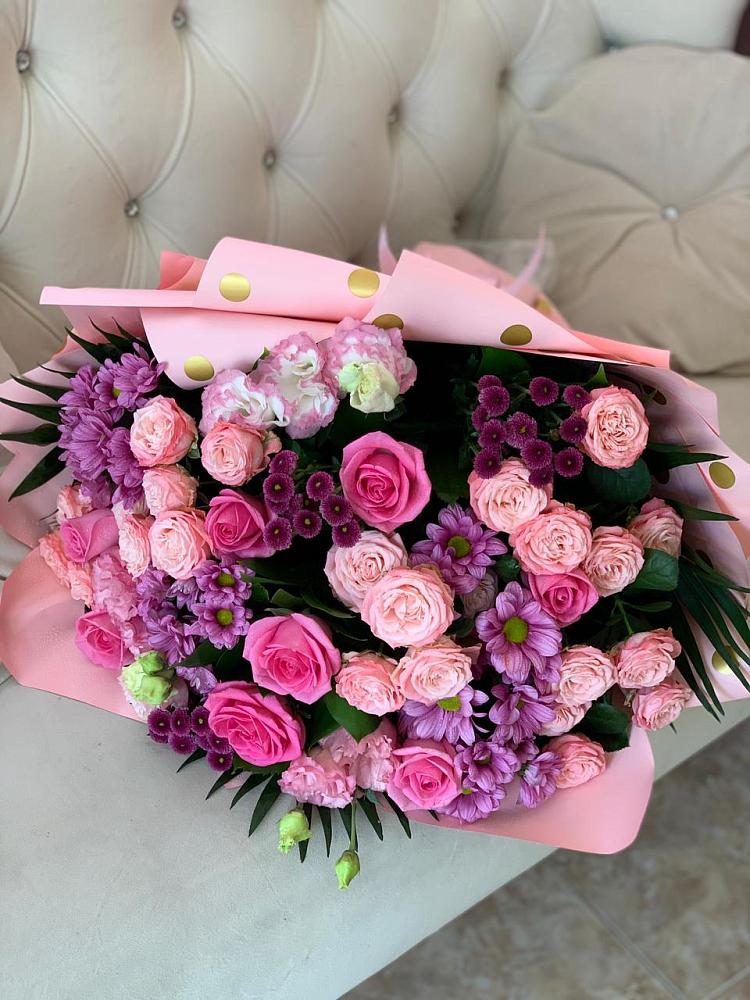 Букет цветов из: Хризантемы, Розы и Лизиантусы в Воздвиженке Приморский край