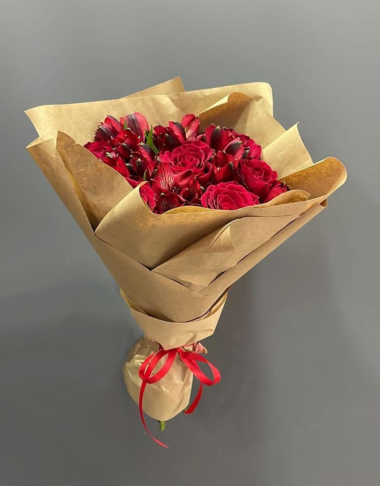 Букет цветов из: Альстромерии и Розы в Воздвиженке Приморский край