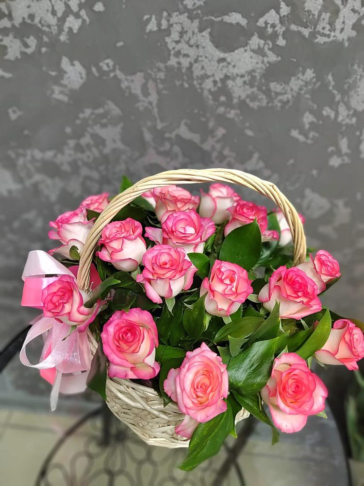 Цветочная композиция из Розы в корзине в Воздвиженке Приморский край