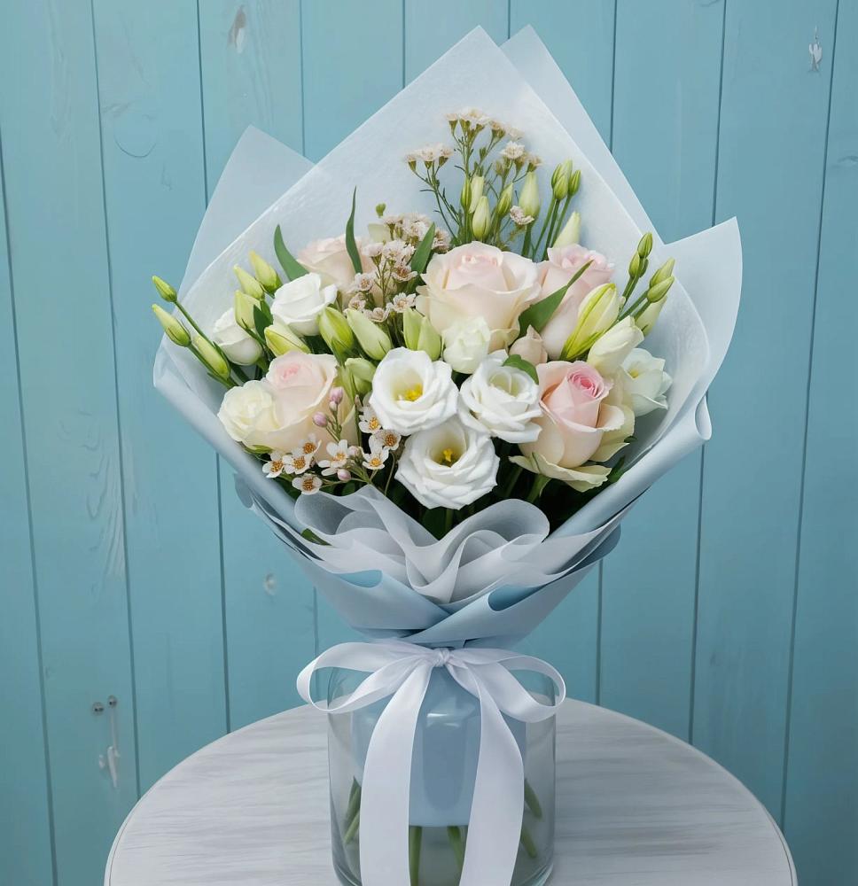 Букет цветов из: Розы и Лизиантусы в Воздвиженке Приморский край