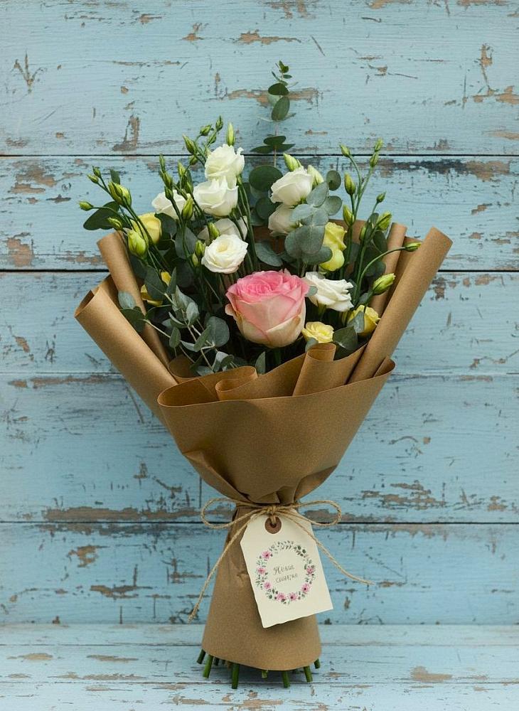 Букет цветов из: Розы и Лизиантусы в Воздвиженке Приморский край