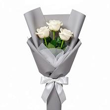 Букет 3 белые розы в Воздвиженке Приморский край