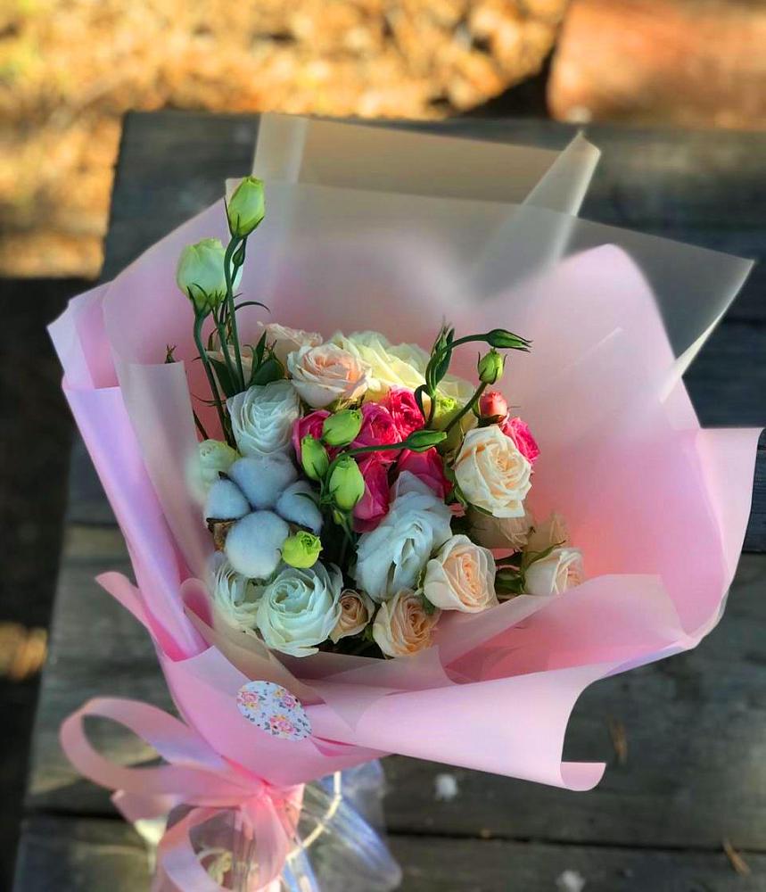 Букет цветов из: Розы и Лизиантусы в Воздвиженке Приморский край