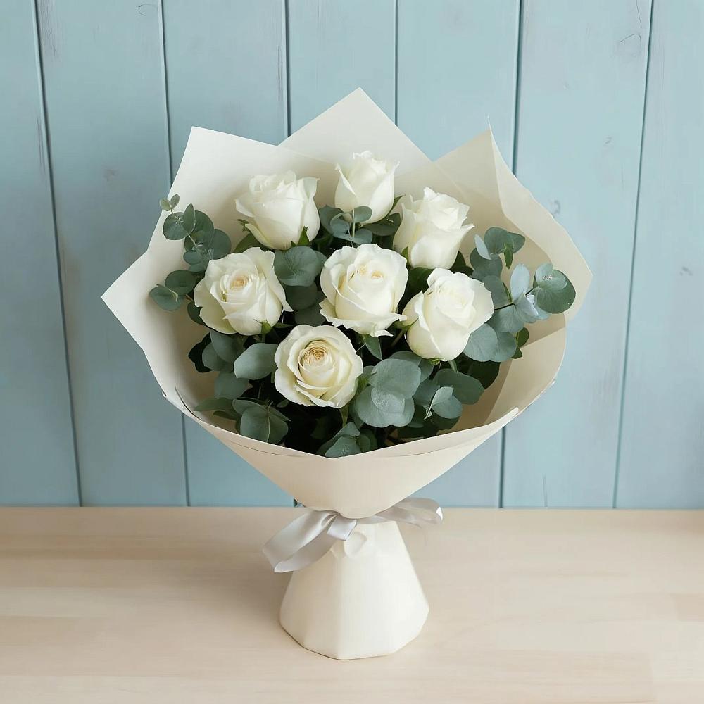 Букет Белые розы в Эвкалипте в Воздвиженке Приморский край