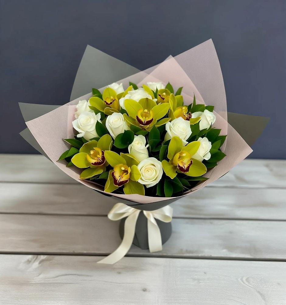 Букет цветов из: Орхидеи и Розы в Воздвиженке Приморский край