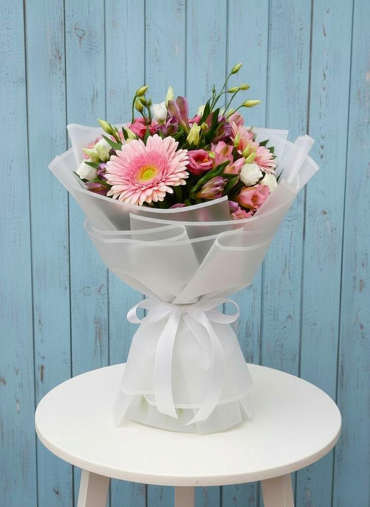 Букет цветов из: Герберы, Альстромерии и Лизиантусы в Воздвиженке Приморский край