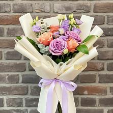 Букет цветов из:  Лизиантусы и Розы в Воздвиженке Приморский край