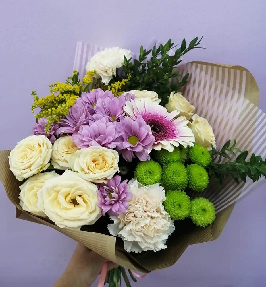 Букет цветов из: Хризантемы, Розы, Гвоздики и Герберы в Воздвиженке Приморский край