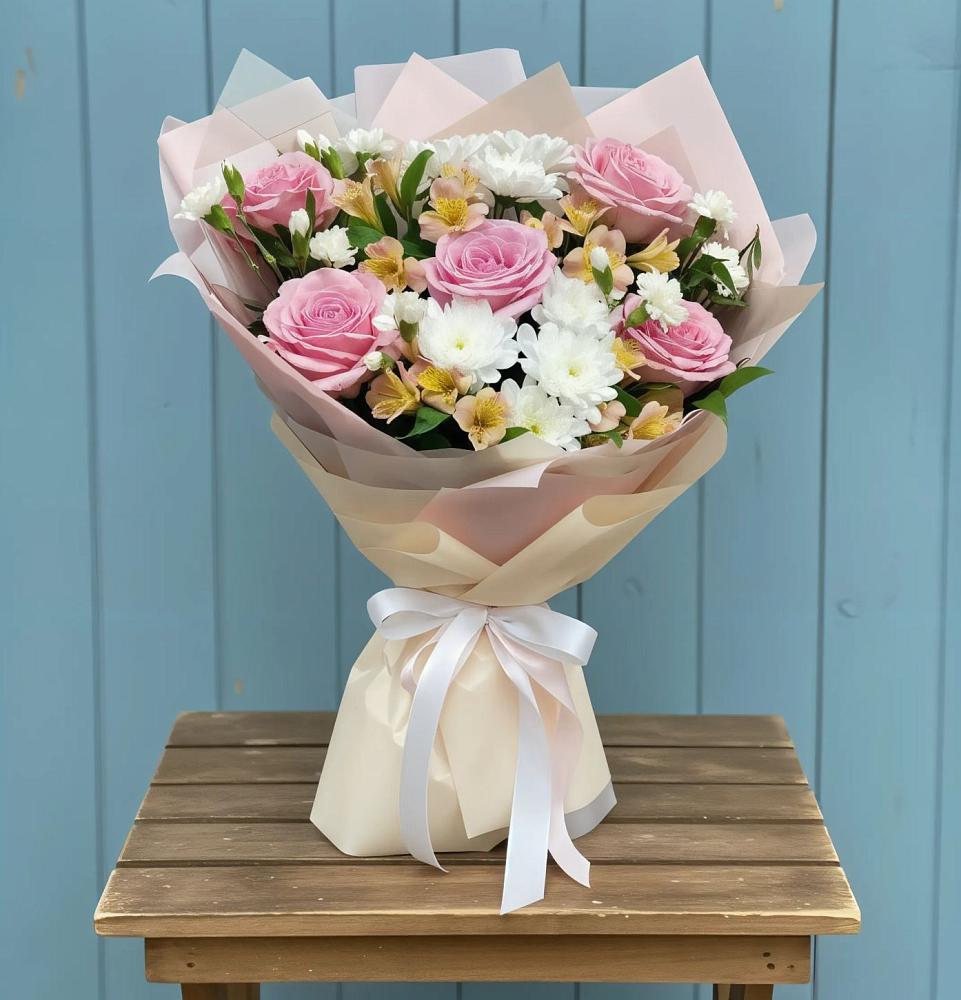 Букет цветов из: Гвоздики, Орхидеи и Розы в Воздвиженке Приморский край