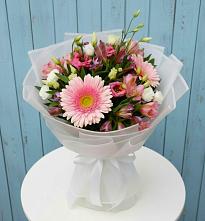 Букет цветов из:  Герберы, Альстромерии и Лизиантусы в Воздвиженке Приморский край