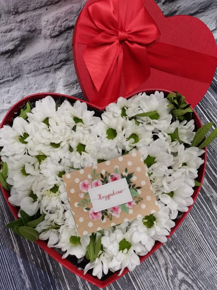 Цветочная композиция из Хризантемы в виде сердца в Воздвиженке Приморский край