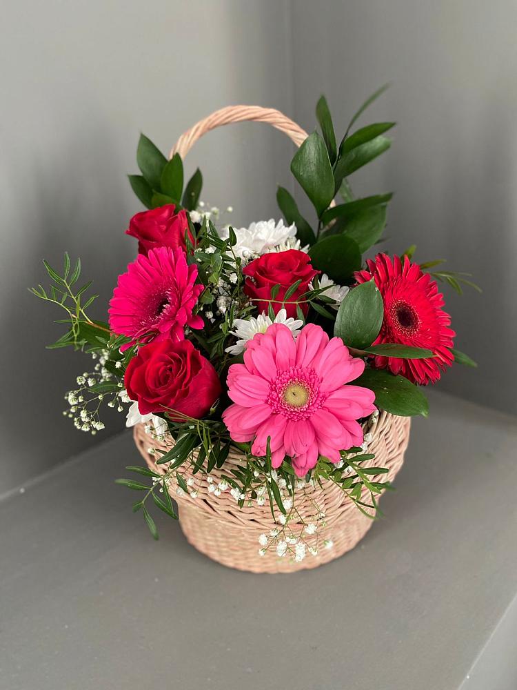 Цветочная композиция из Розы, Хризантемы и Герберы в корзине в Воздвиженке Приморский край