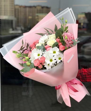 Букет цветов из: Розы, Лизиантусы и Хризантемы в Воздвиженке Приморский край