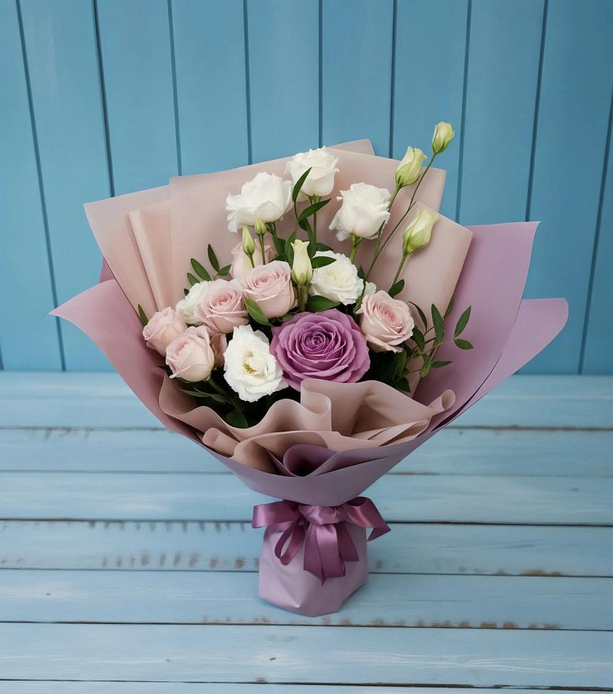 Букет цветов из: Розы и Лизиантусы в Воздвиженке Приморский край